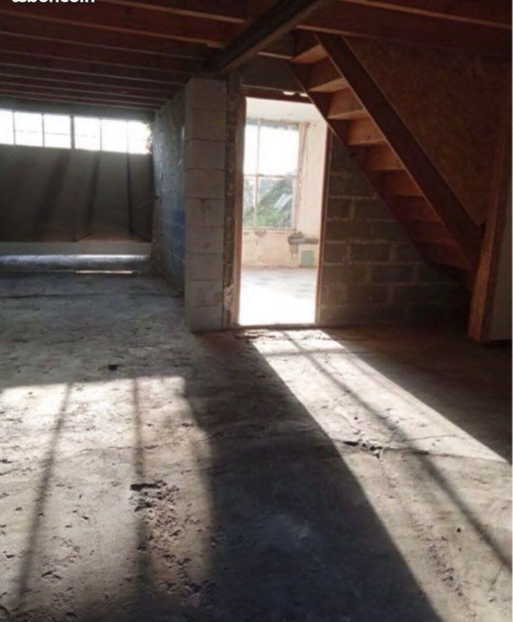 Location Parking/Garage Semussac/Cheneaumoine  grand garage/dépôt de 52m2 Semussac