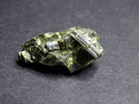 Epidote Mahazoma Madagascar 16gr 36 x 20 x 17 mm  20 La Petite-Raon (88)