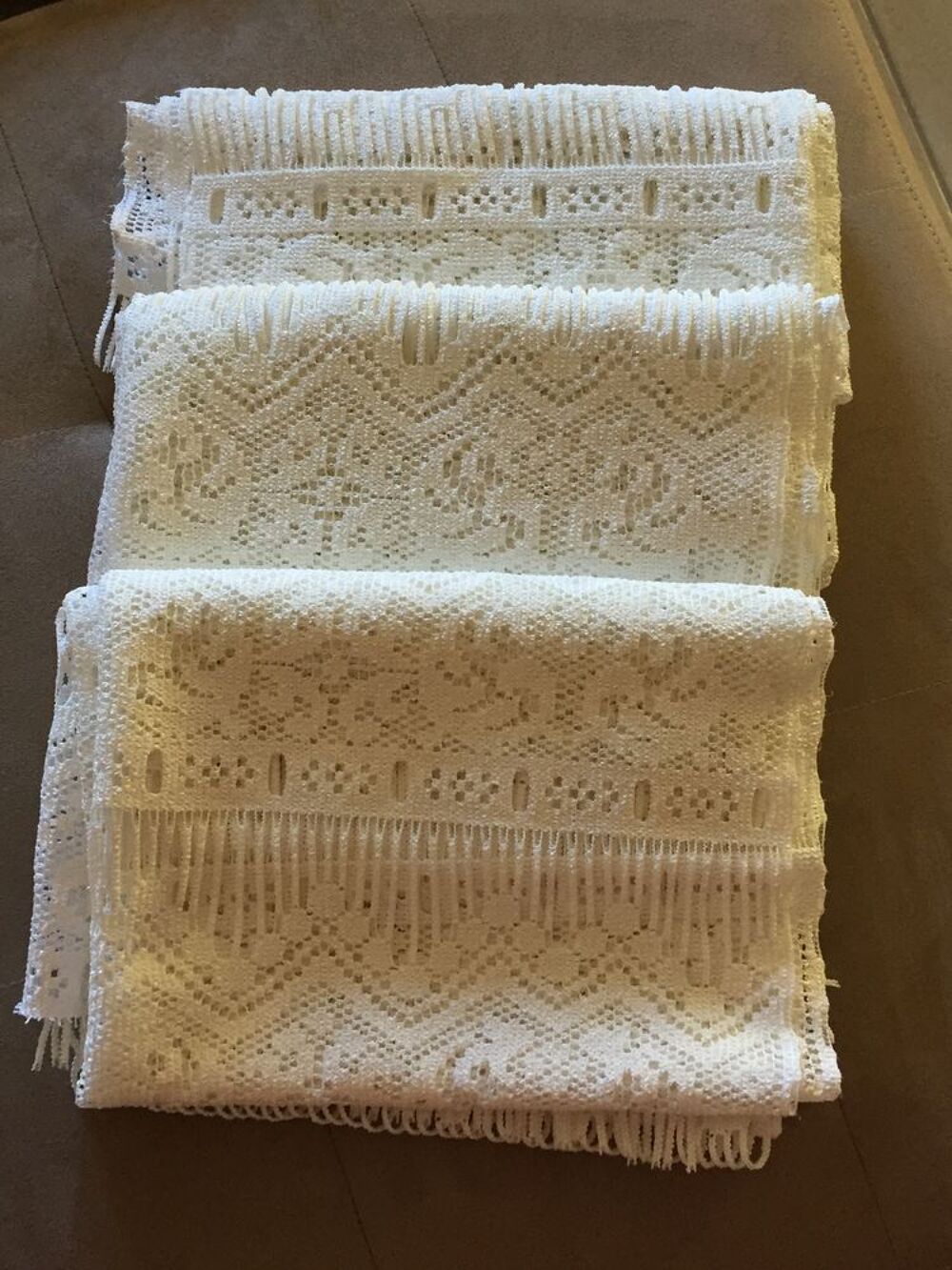 Trois rideaux blanc &eacute;pais Décoration