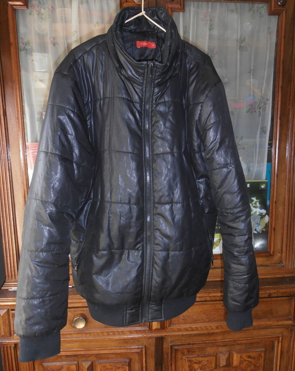 Manteau homme noir Tissaia zipp&eacute; fa&ccedil;on doudoune taille M
Vêtements