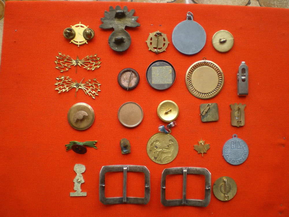 M&eacute;daille et insignes divers. 