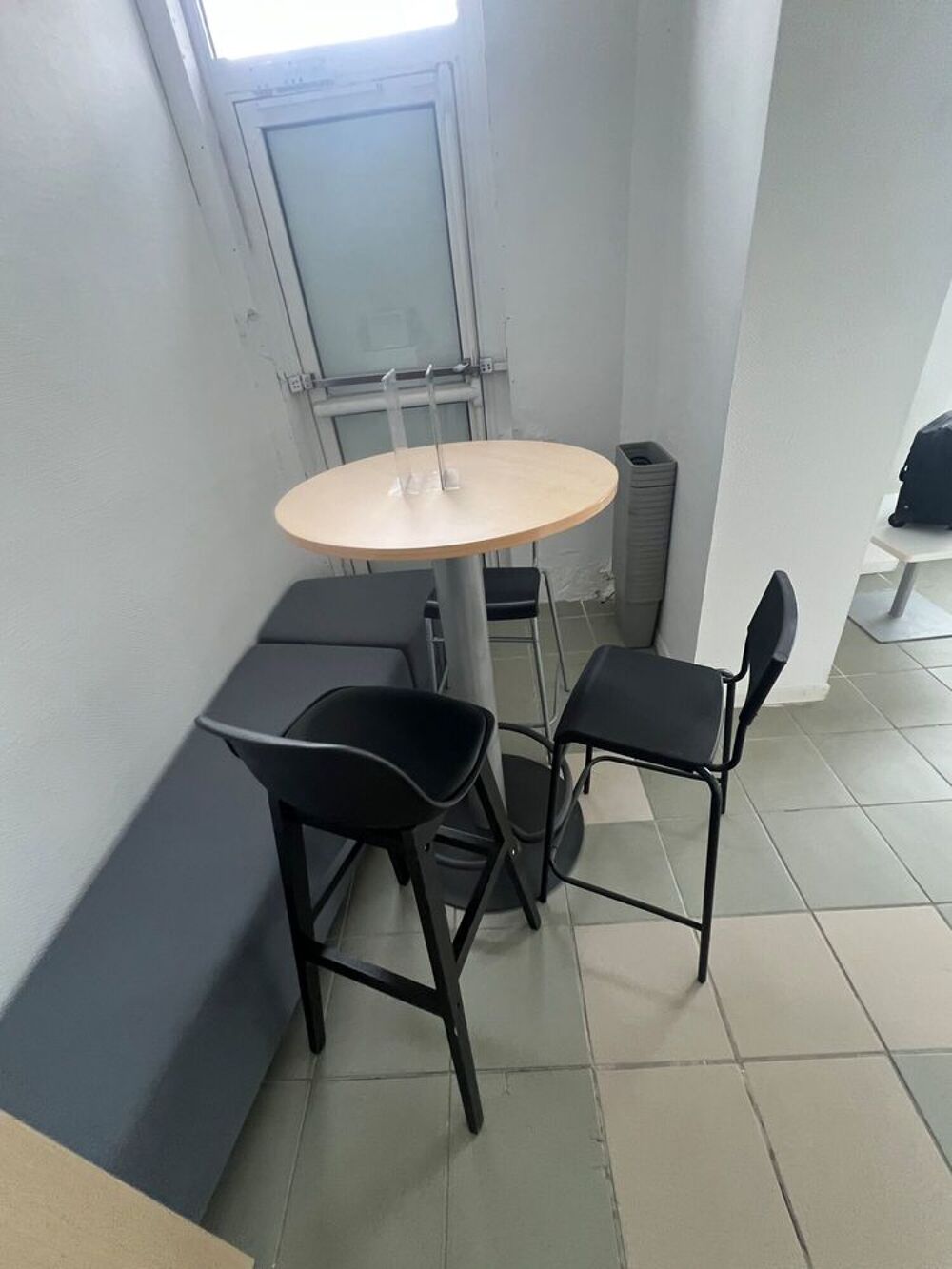 TABLE MANGE DEBOUT EN BOIS Meubles