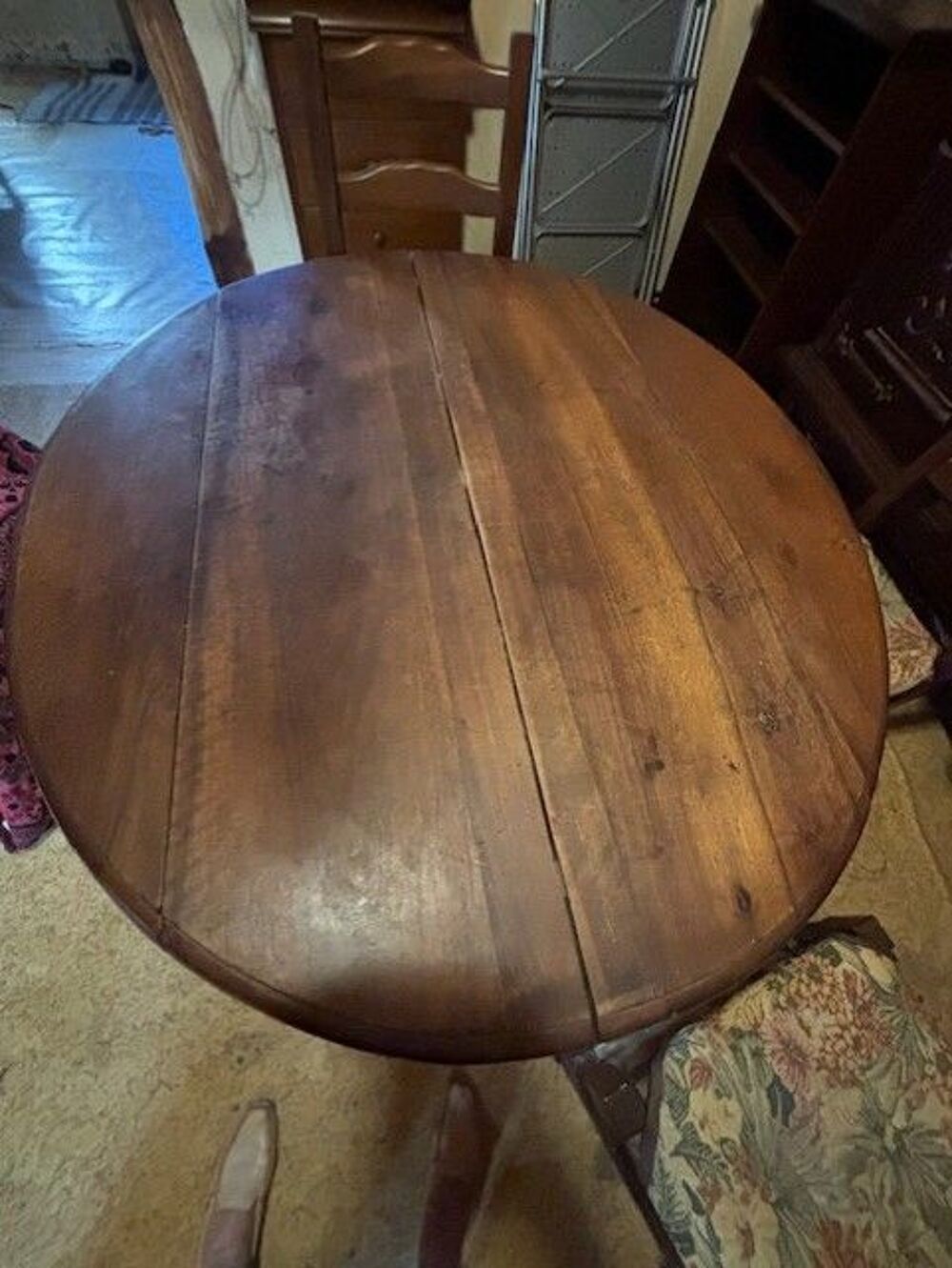 Table ovale en noyer &agrave; 6 pieds (19 me) Meubles