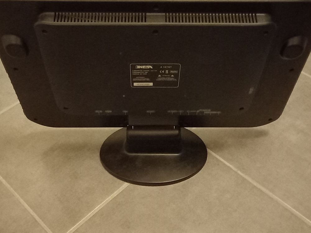 t&eacute;l&eacute;vision DNESX A15TNT 38cm tr&egrave;s bon &eacute;tat. Photos/Video/TV