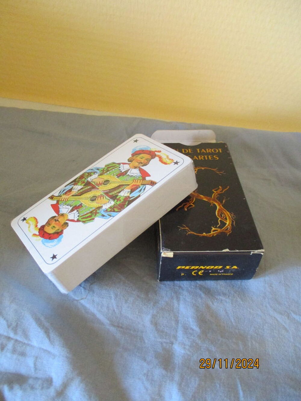 vintage 2 cendriers SUZE et un jeu de tarot PERNOD 