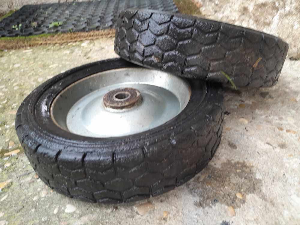 2 roues arri&egrave;res de tondeuse HONDA HR 216 Jardin