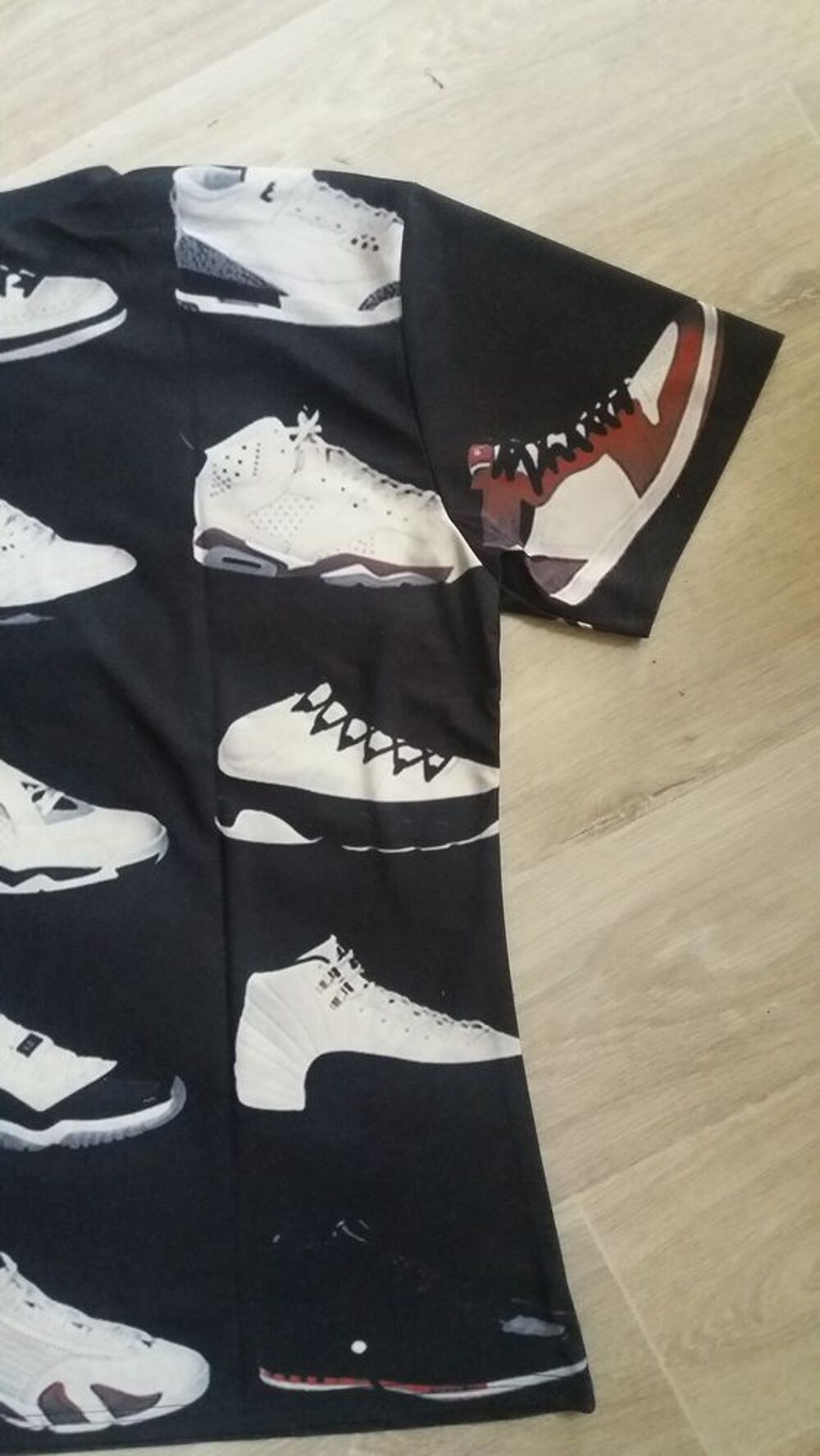 T shirt jordan BASKET snekaes motif Vêtements