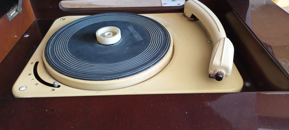 poste radio plus tourne disque. Audio et hifi