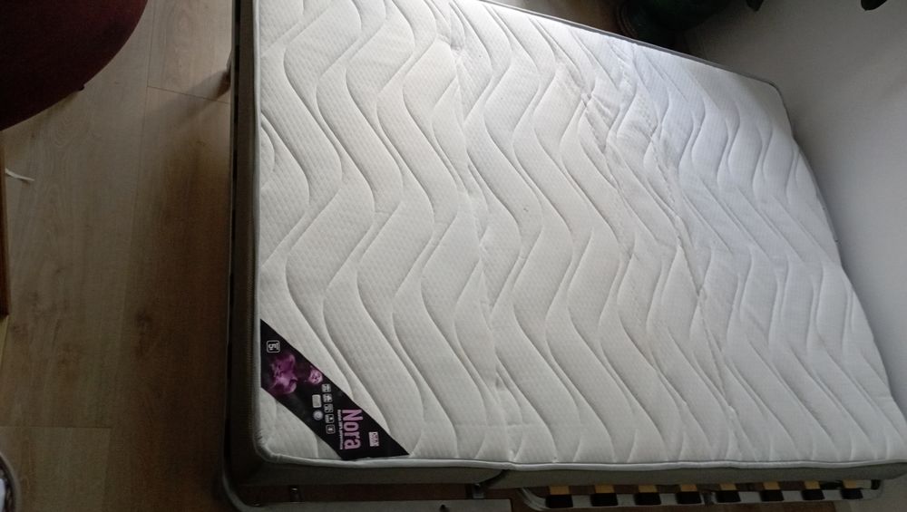 Canap&eacute; lit neuf 140x190 avec matelas jamais servi Meubles