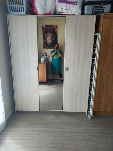 armoire 2 portes + 1 grand miroir 190 Le Havre (76)
