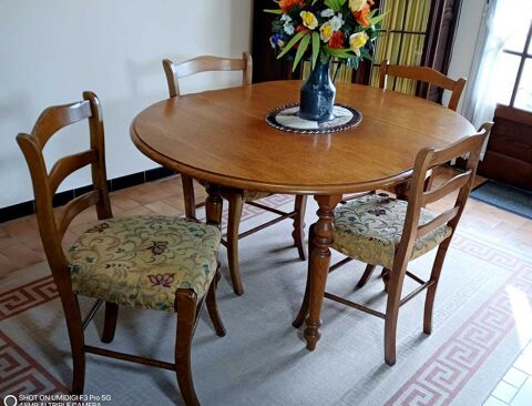 Table ronde chêne avec 4 chaises 200 Coux-et-Bigaroque (24)