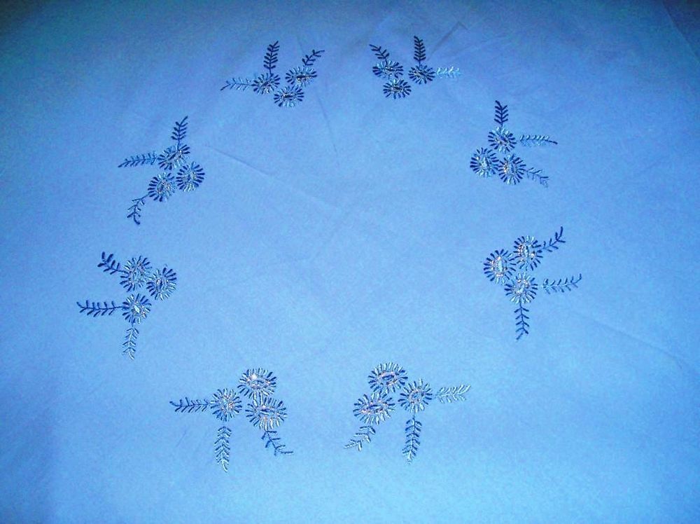 Nappe neuve ronde faite &amp; brod&eacute;e main Coton d'Egypte festonn Décoration