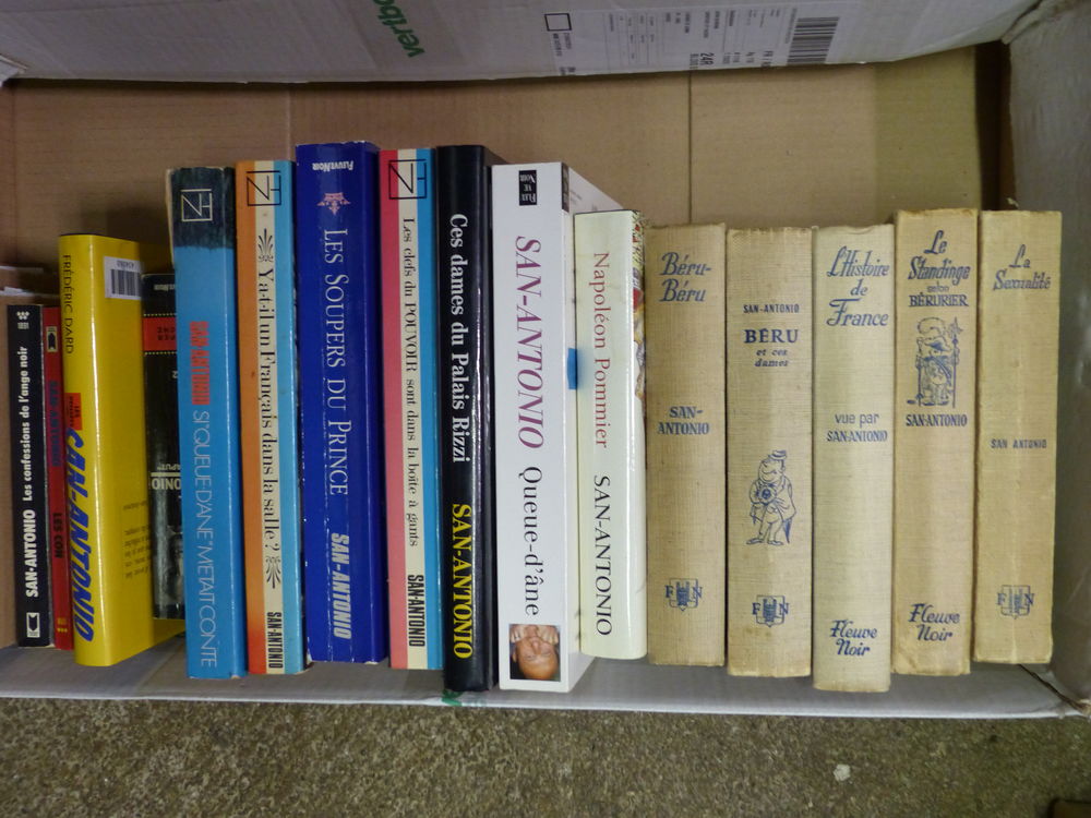 Collection de 170 San Antonio. Livres et BD