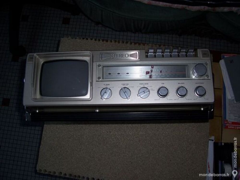 COMBINE RADIO CASSETTE ET TELEVISION Photos/Video/TV