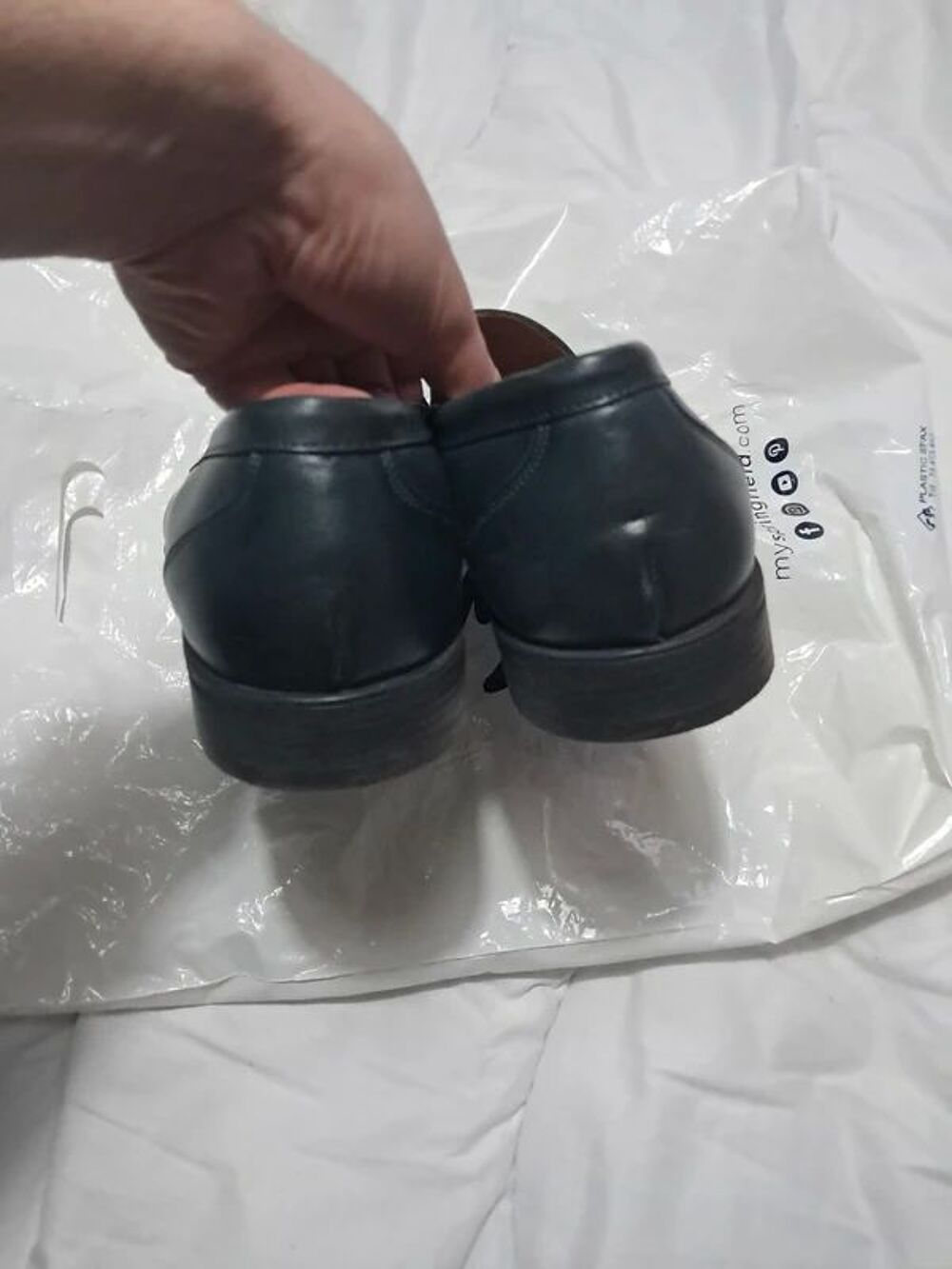Chaussures homme cuir bleu nuit ? marque italienne ? tr&egrave;s pe Chaussures