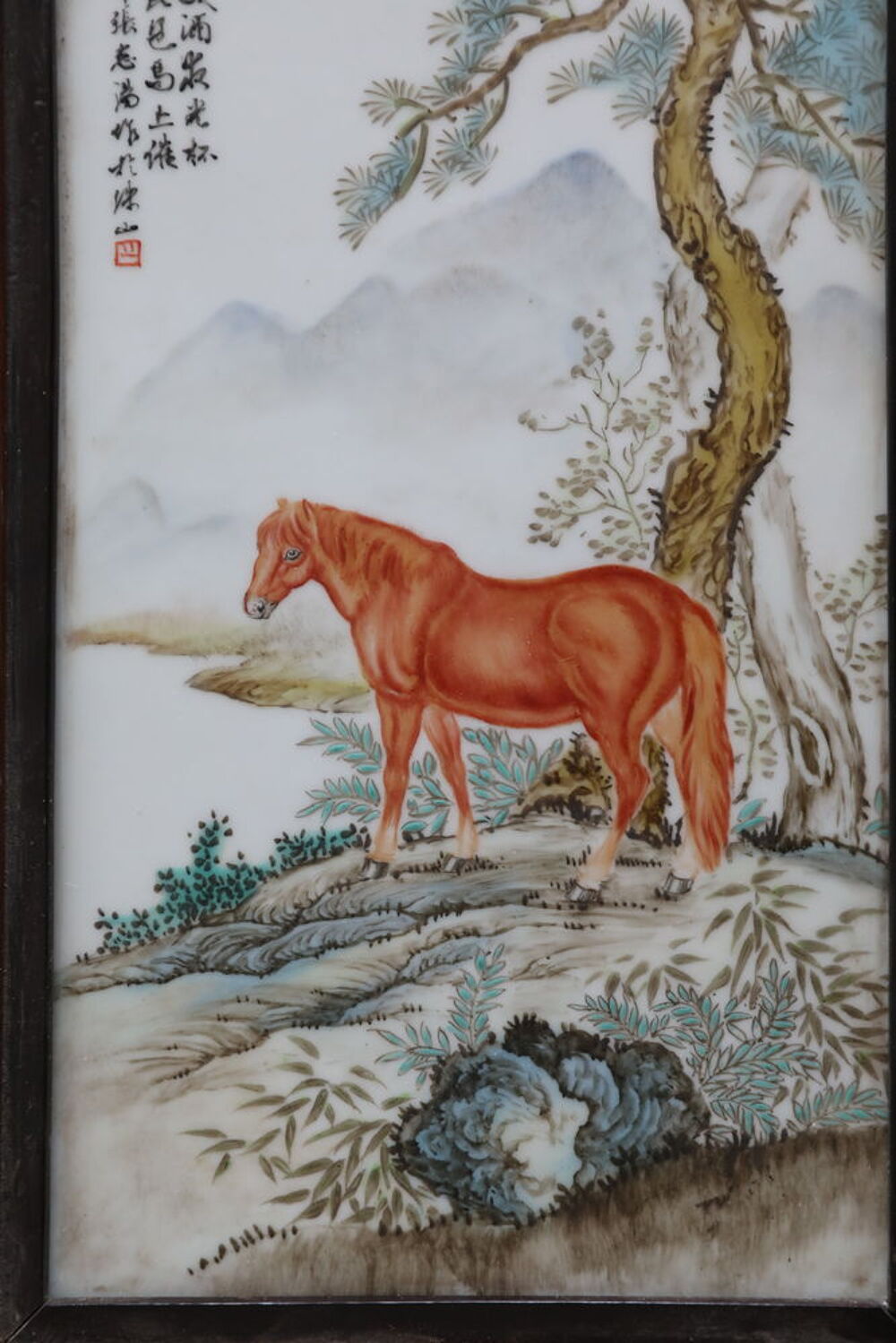 PLAQUE CHINOISE AVEC CHEVAL MARRON PEINT A LA MAIN 