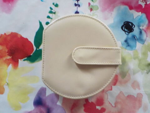 TROUSSE MANUCURE SKAI BEIGE 5 Bubry (56)