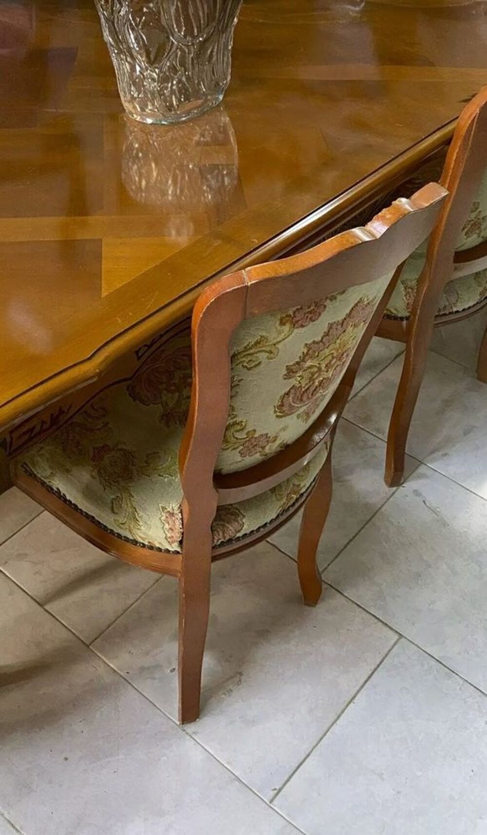 Table de salle &agrave; manger avec ses six chaises en bois massif Meubles