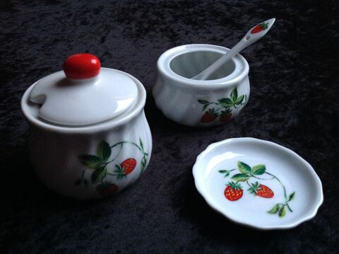 MINI SERVICE EN PORCELAINE YVES ROCHER Envoi Possible
6 Tr�gunc (29)