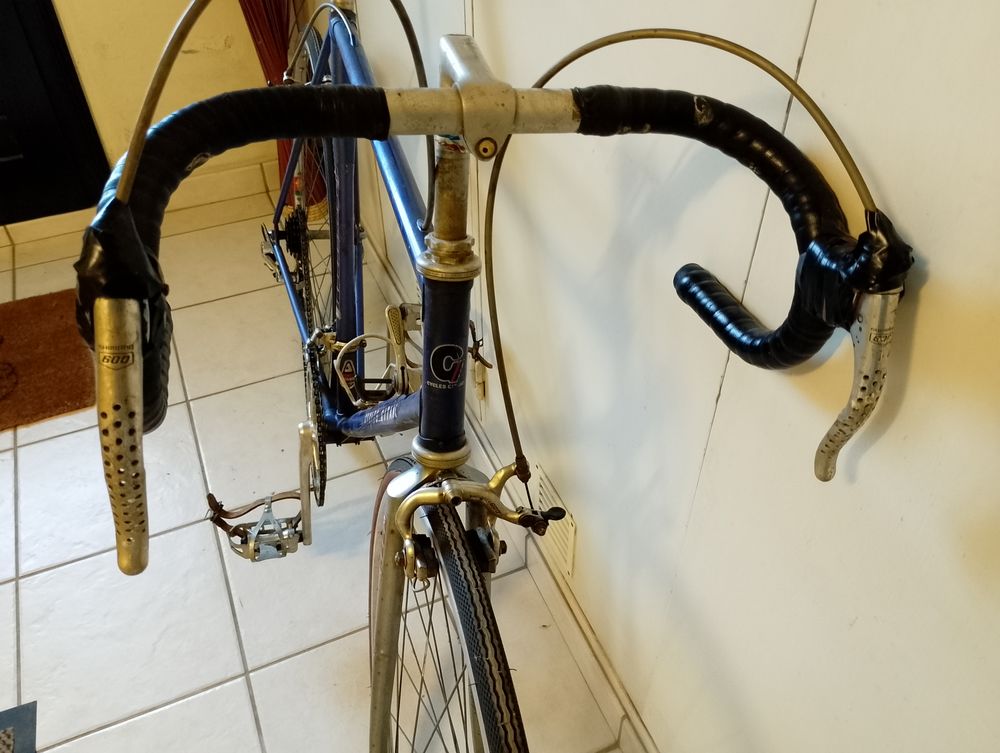  V&eacute;lo de route Cycles Gitane, taille 54. Sports