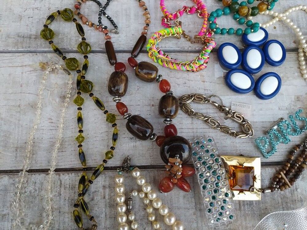 Lot Bijoux fantaisie Vintage Mode 
Bijoux et montres