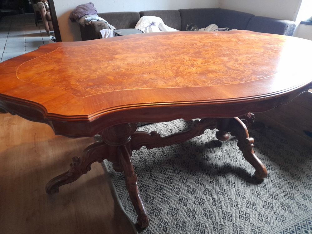 Ancienne table Meubles
