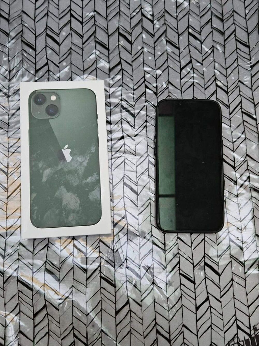 iPhone 13 normal Téléphones et tablettes