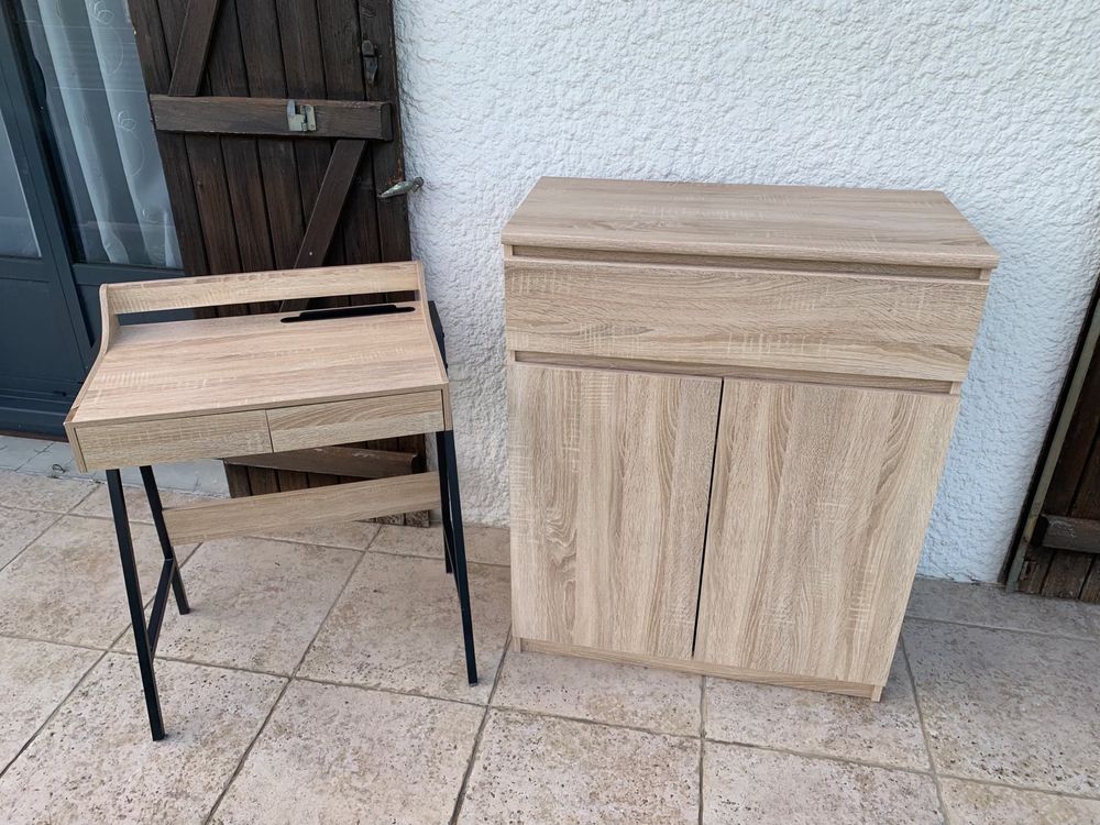 Meuble de rangement impeccable peu servi et petit bureau Meubles