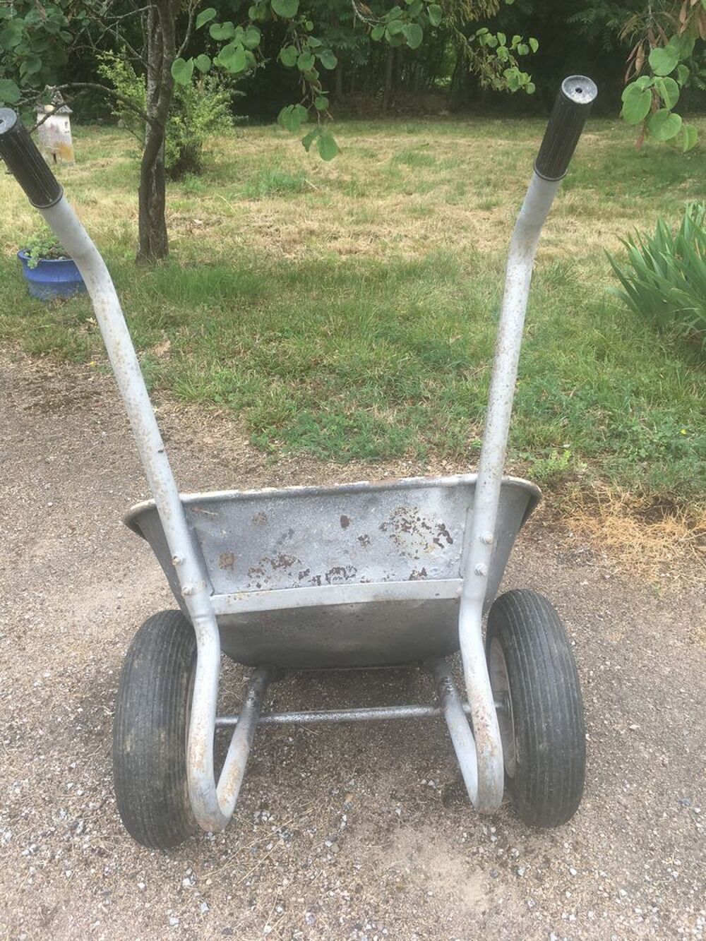 Brouette m&eacute;tallique Bricolage