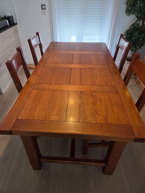 table pin massif et 4 chaises Jouy-le-Moutier (95)