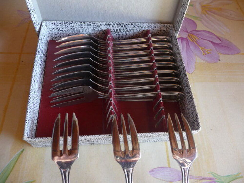 12 fourchettes &agrave; dessert Electroménager