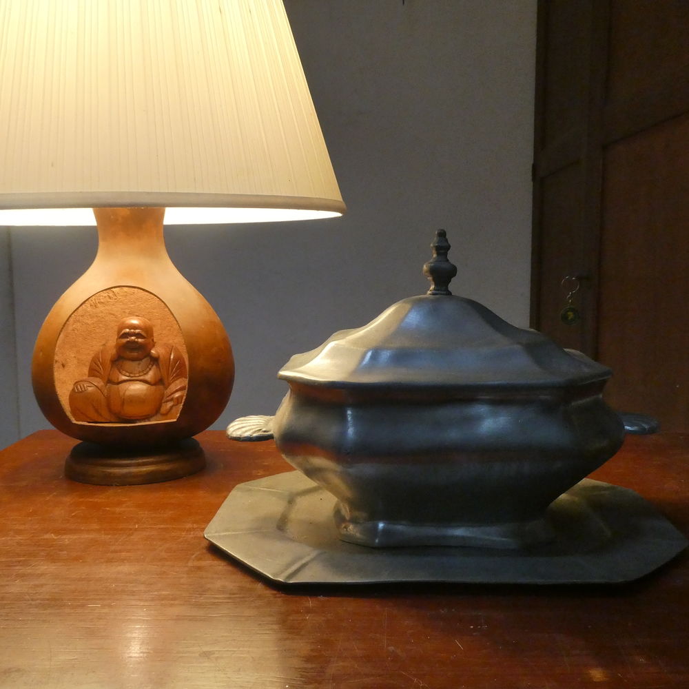Soupi&eacute;re ancienne en &eacute;tain , de 1920 Décoration