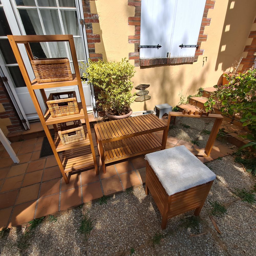 Ensemble d'articles en bois pour meubler une salle de bain Meubles