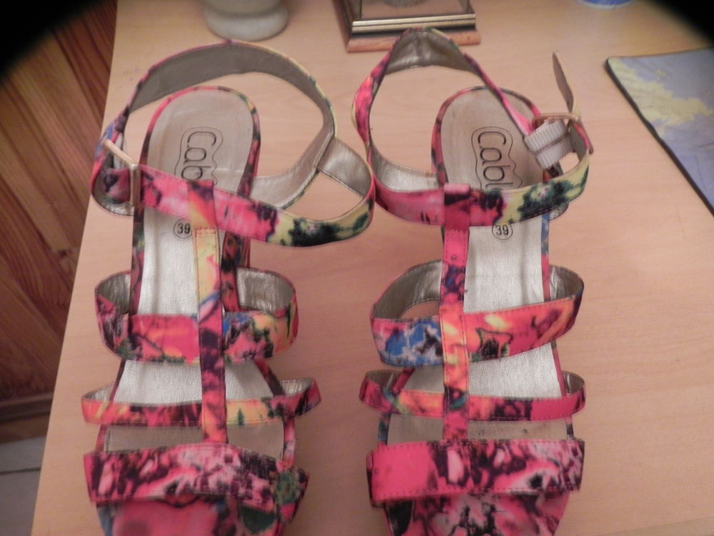 chaussures d'&eacute;t&eacute; femme avec talons hauts, taille 39. Chaussures