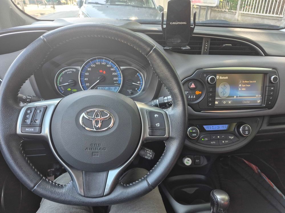 Yaris Hybride 100h France 2015 occasion 93200 Saint-Denis