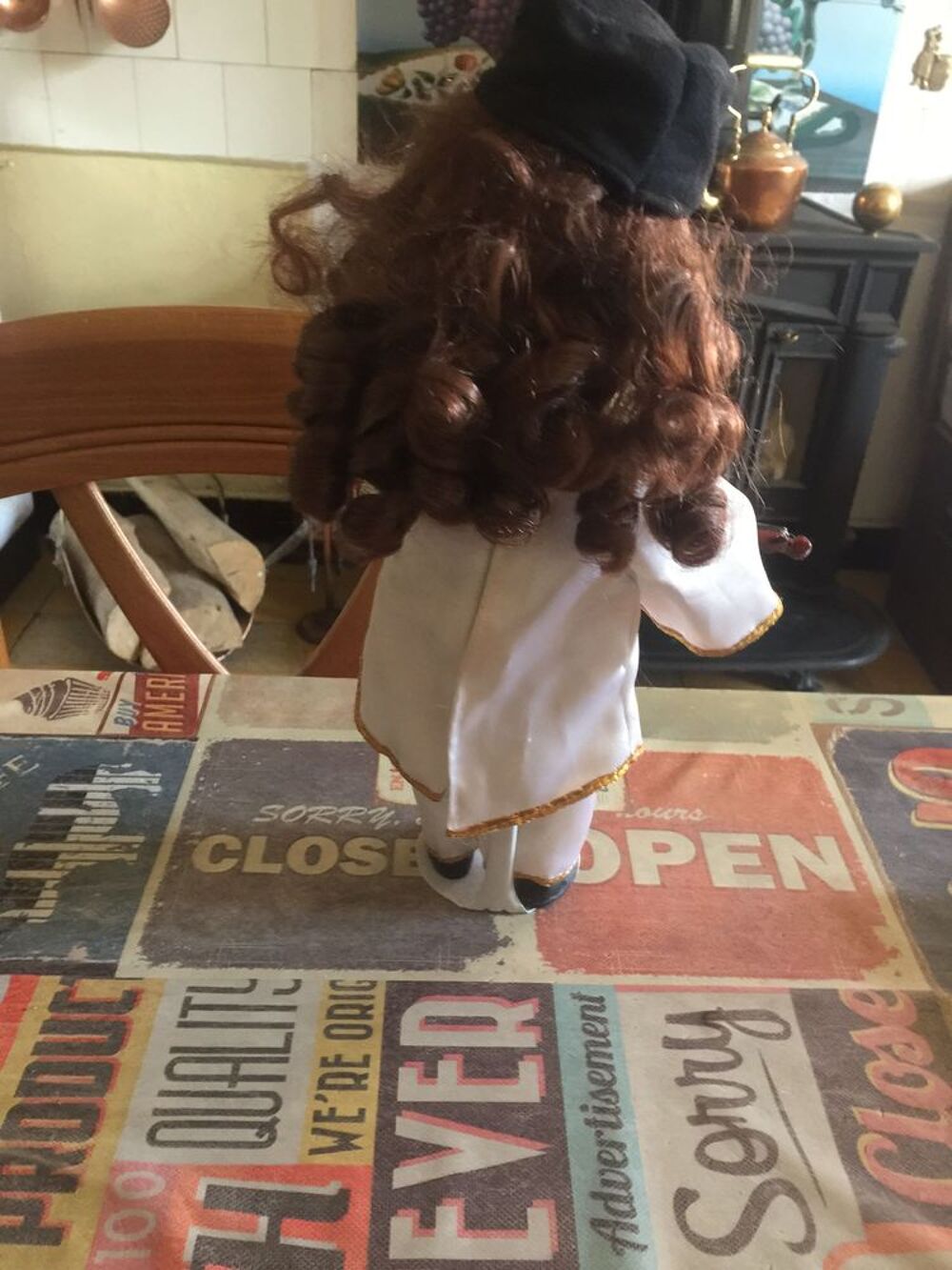 UNE POUP&agrave;‰E MUSICALE 35 cm hauteur 