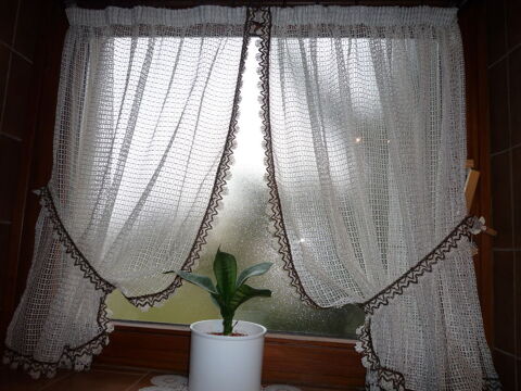 Rideaux de Bonne Femme  Marque ADO   (Lot) 25 Kembs (68)