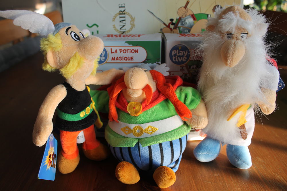 Coffret 2 jeux de cartes Ast&eacute;rix+2 btes de lego+3 peluches Jeux / jouets