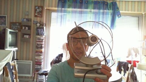 ANTENNE TNT INTERIEURE TYPE  METRONICNORME CE 
2 CABLES  8 Parthenay (79)