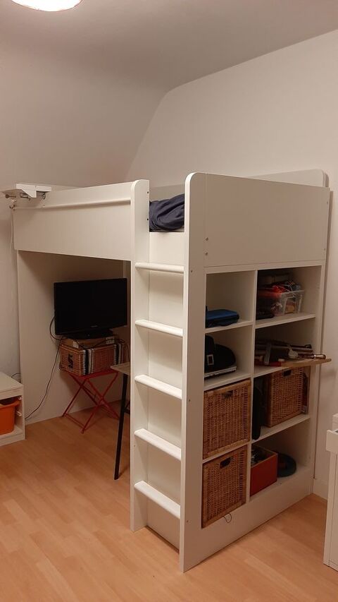 Lit mezzanine enfant blanc.  200 Saint-Men-le-Grand (35)