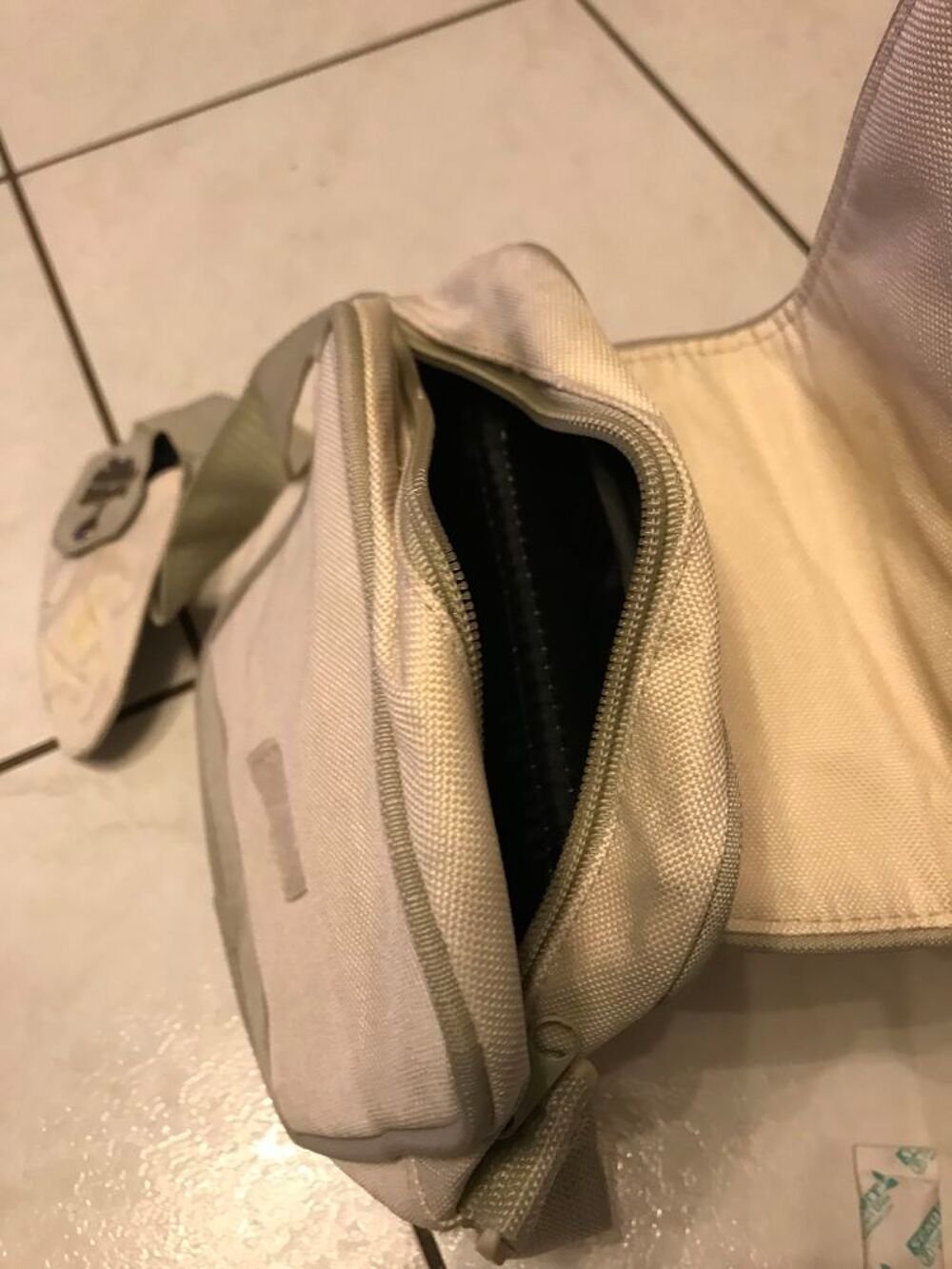 POCHETTE KAKI/BEIGE avec revers Maroquinerie