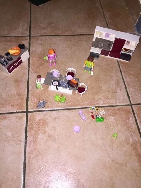 Cuisine amnage playmobil 9269 en tbe  17 euros
17 Laurat (32)