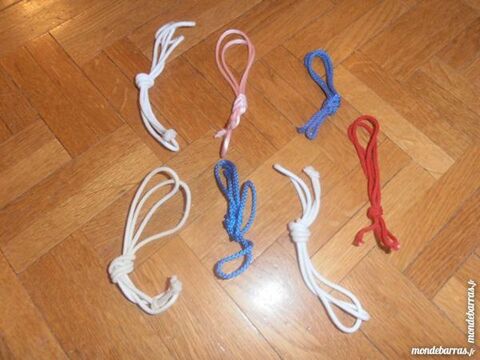 7 Cordons de lunettes (27) 3 Tours (37)