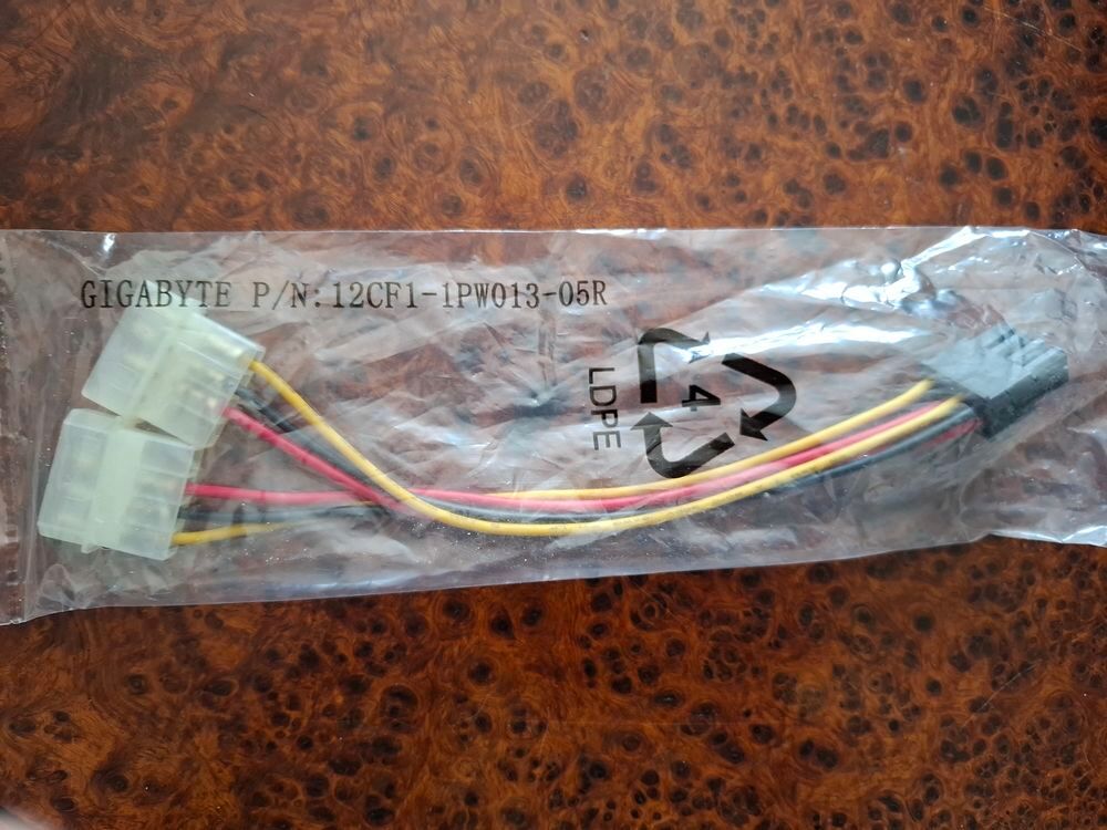 C&acirc;ble d'alimentation PCI Express 4 broches m&acirc;le Molex 8 GPU Matériel informatique