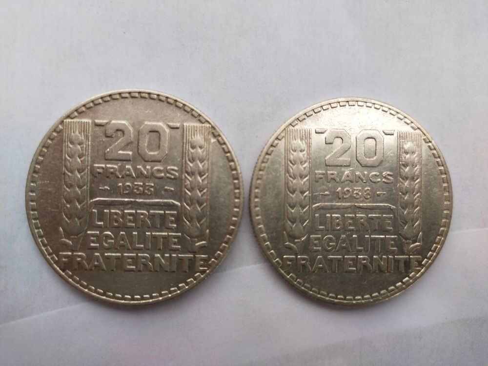 2 PIECES DE 20 FRANCS FRANCAISE EN ARGENT . 
