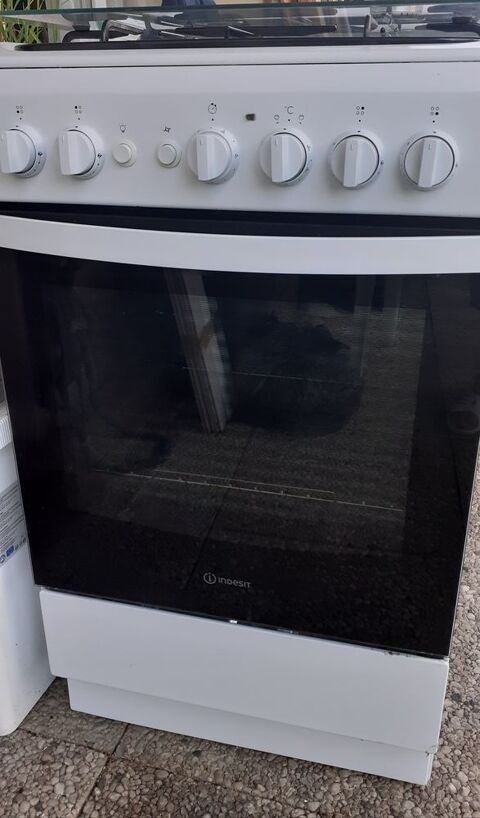 CUISINIRE GAZ  ETAT NEUF  4 FEUX MARQUE INDESIT 4 FEUX 180 Compigne (60)