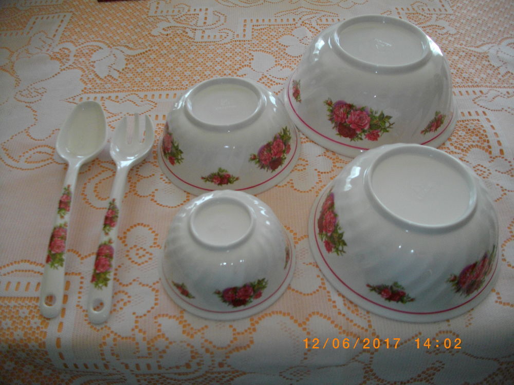 QUATRE SALADIERS + COUVERTS A SALADE Cuisine