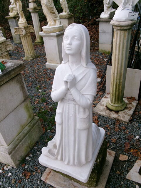 Statue Ste Bernadette, en pierre reconstitue 199 Chteau-l'vque (24)