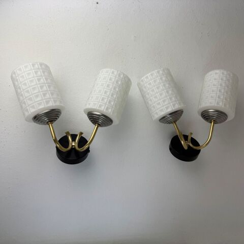 PAIRE D'ANCIENNES APPLIQUES DOUBLES 1950 EN OPALINE VINTAGE
180 Montreuil (93)