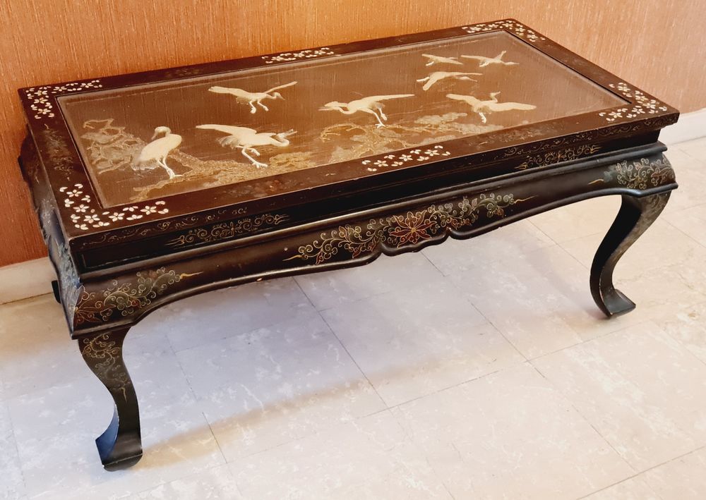 Table chinoise laqu&eacute;e d&eacute;cor H&eacute;rons Meubles